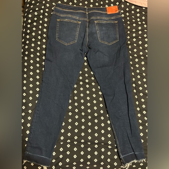 🔥Zara Dark denim jeans raw hem-size 12 - Picture 2 of 10